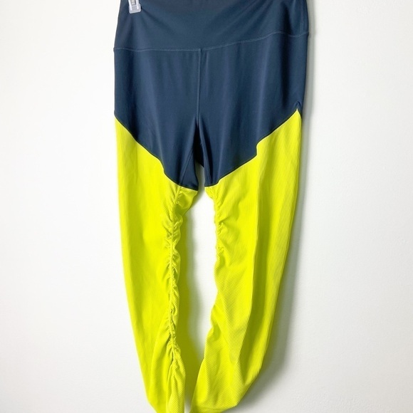 ZYIA ACTIVE • Women’s Storm Parallel Luxe Hi Rise 7/8 Legging Grey/Neon Yellow - Picture 7 of 9